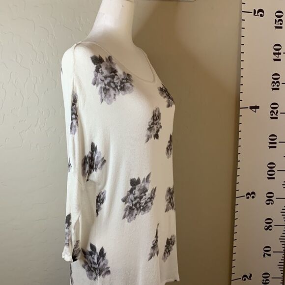 H&m sheer white blouse with black floral design above the elbow sleeves - Picture 6 of 11
